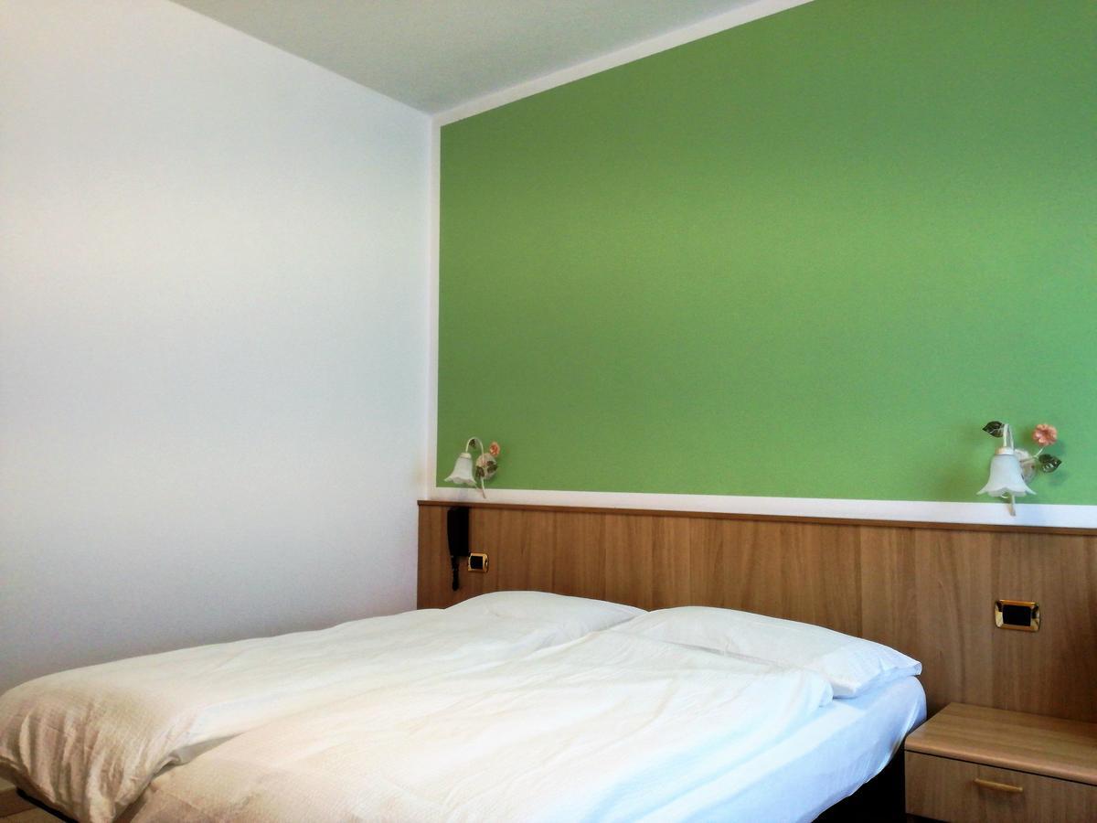 Green Base Hotel B&B Malè Kültér fotó